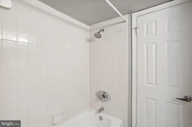 $3,000 | 10101 Grosvenor Place, Unit 2005, Rockville, MD 20852