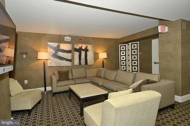 $3,000 | 10101 Grosvenor Place, Unit 2005, Rockville, MD 20852