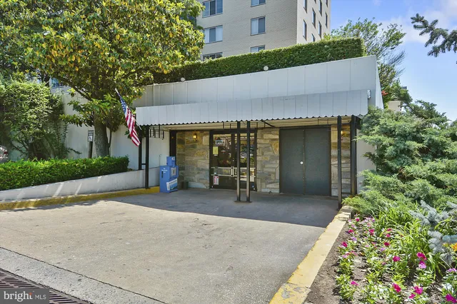 $3,000 | 10101 Grosvenor Place, Unit 2005, Rockville, MD 20852