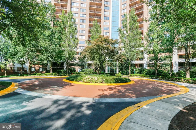 $3,000 | 10101 Grosvenor Place, Unit 2005, Rockville, MD 20852