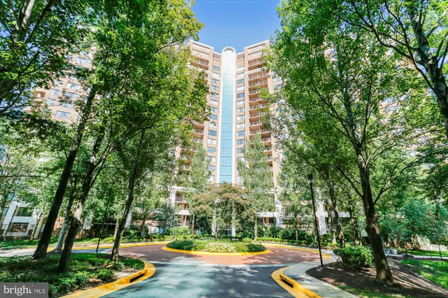 $3,000 | 10101 Grosvenor Place, Unit 2005, Rockville, MD 20852