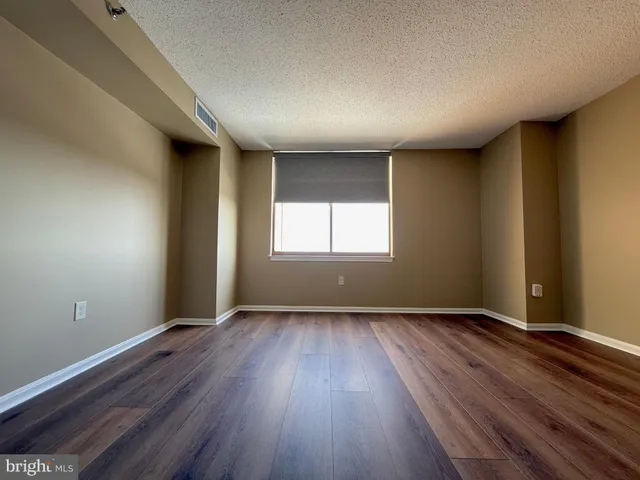 $3,000 | 10101 Grosvenor Place, Unit 2005, Rockville, MD 20852