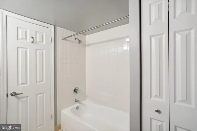 $3,000 | 10101 Grosvenor Place, Unit 2005, Rockville, MD 20852