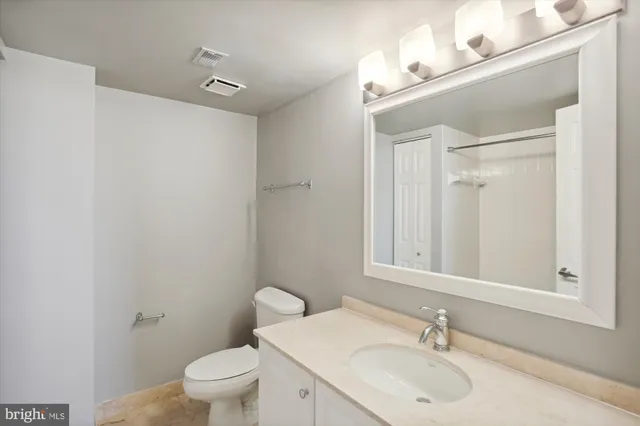 $3,000 | 10101 Grosvenor Place, Unit 2005, Rockville, MD 20852