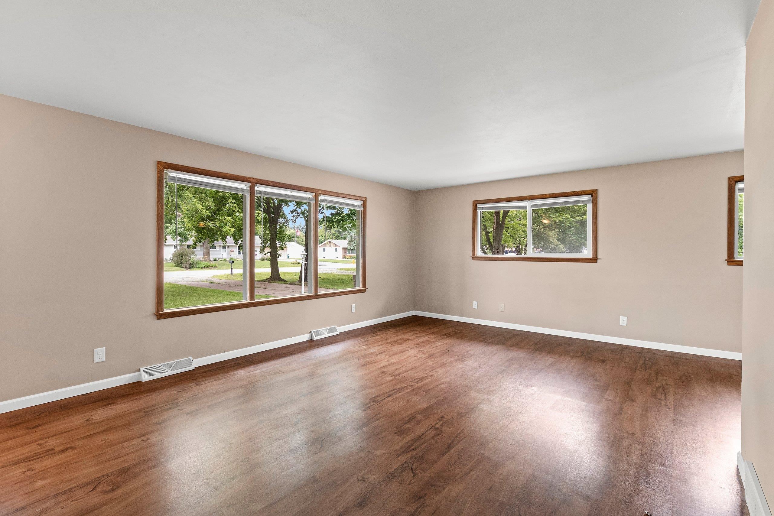 1502 South Van Dyke Road Appleton, WI 54914 - Photo 18 of 53