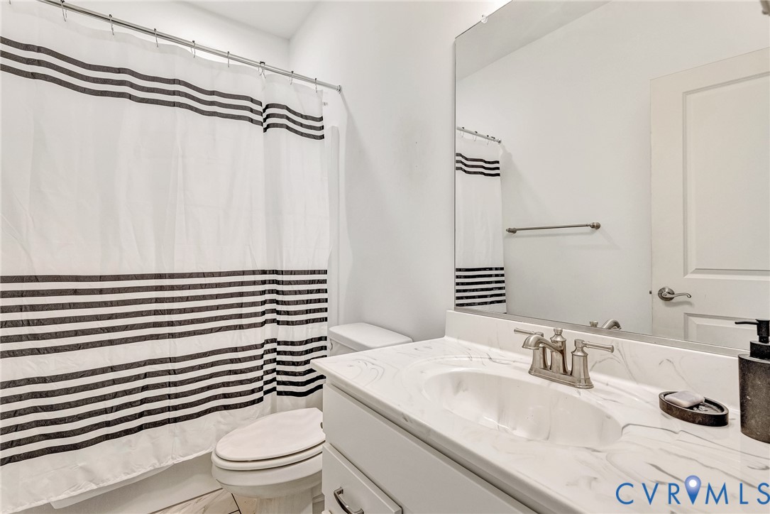 850 Old Saint Johns Road Irvington, VA 22480 - Photo 22 of 39 Hallway full bathroom