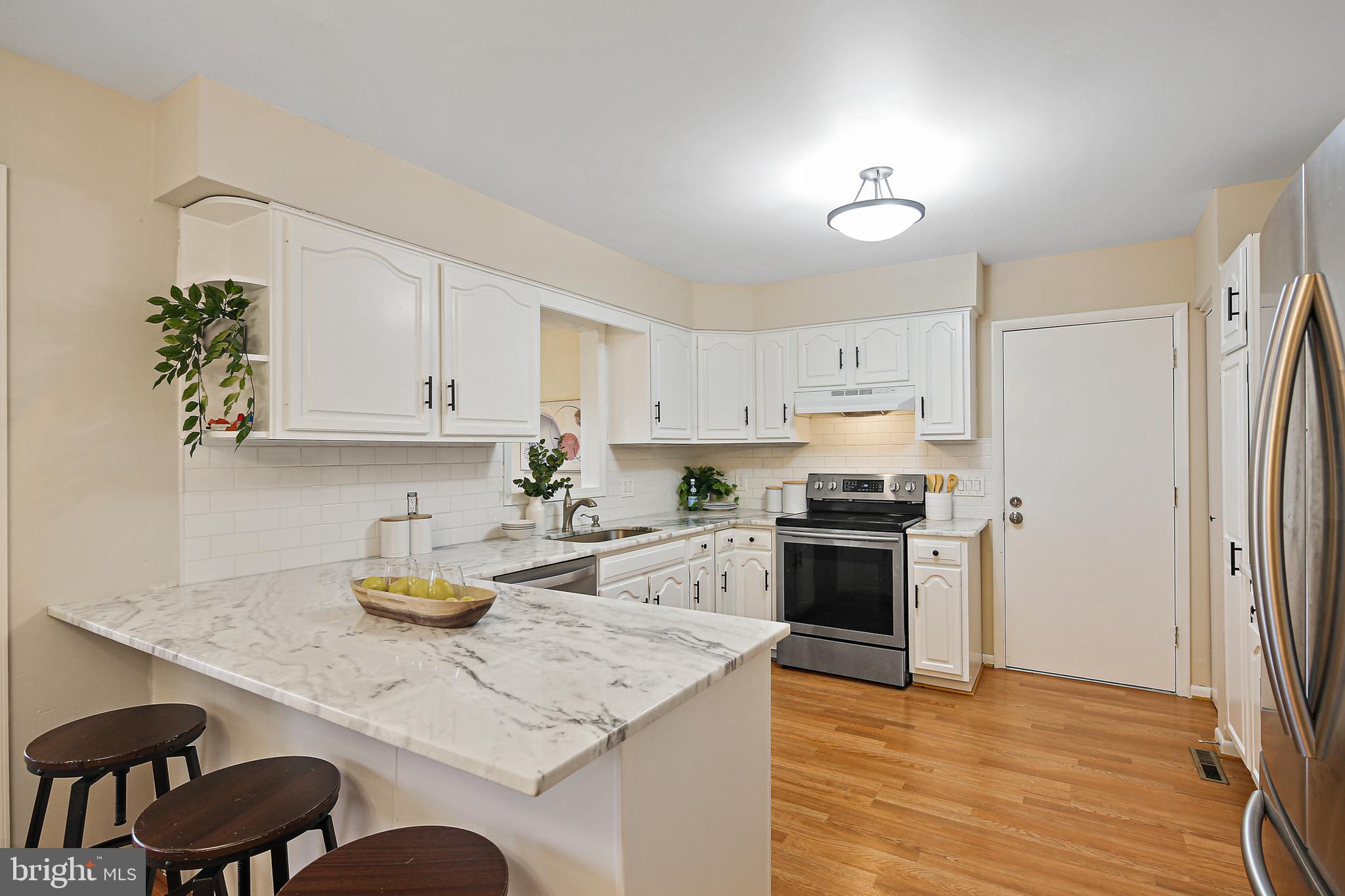 18819 Brick Store Road Hampstead, MD 21074 - Photo 4 of 33 Updated Kitchen w/ Granite Counters & Stainless