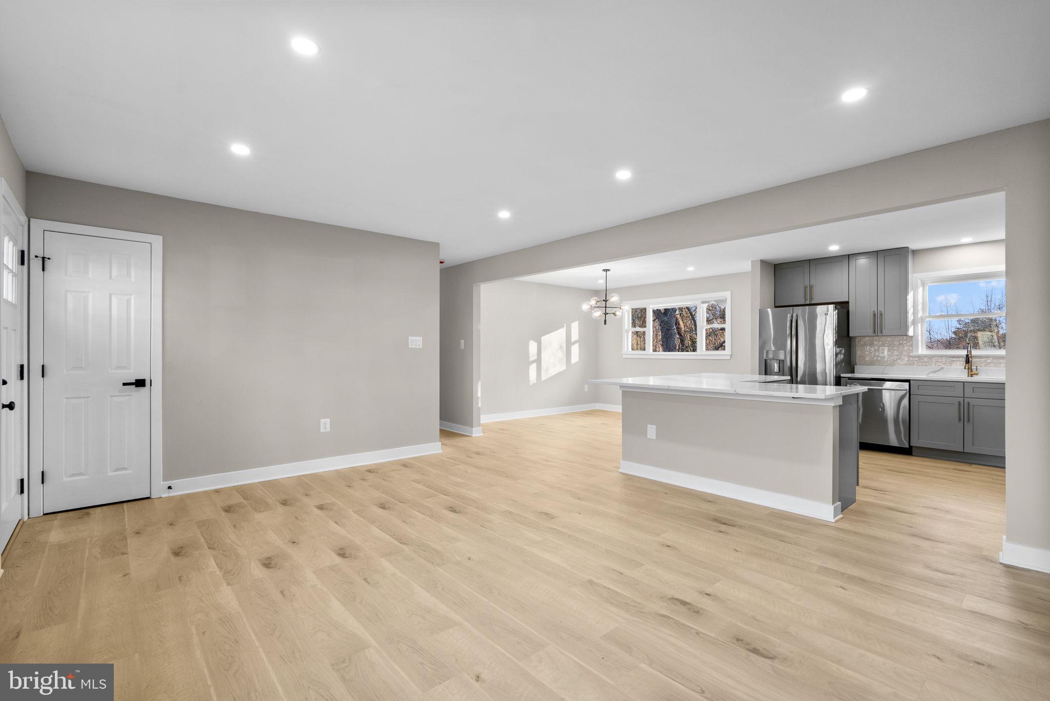 6917 Crafton Lane Clinton, MD 20735 - Photo 7 of 41