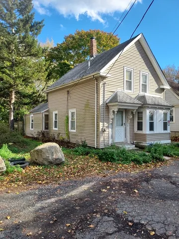 $300,000 | 6 Southeast Street, Taunton, MA 02780