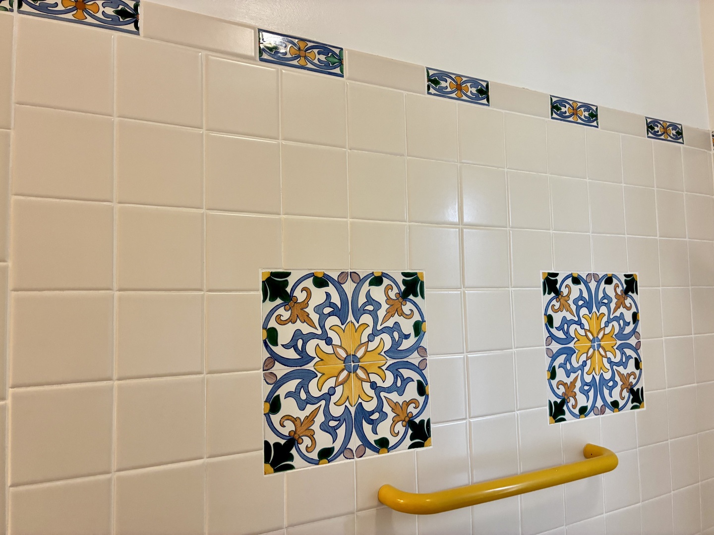 1009 West Church Street Champaign, IL 61821 - Photo 23 of 40 a bathroom with a blue and white shower curtain