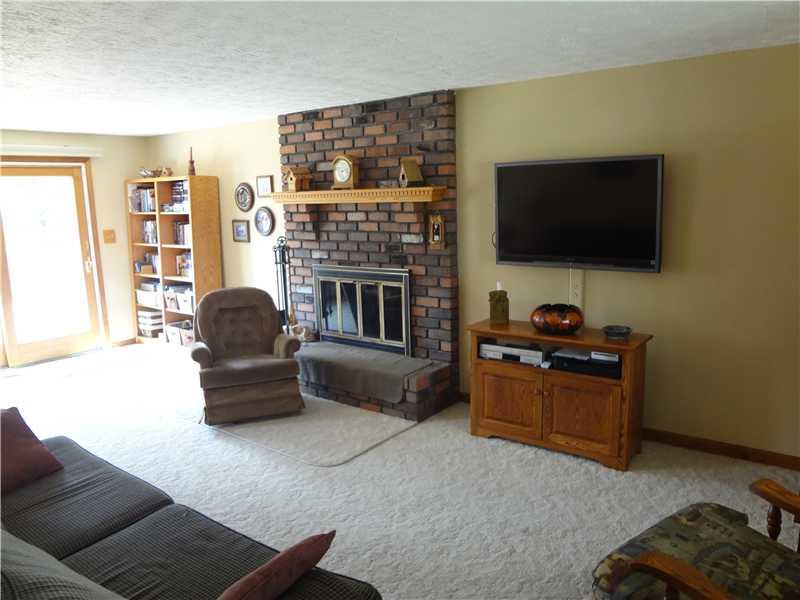 33 Hones Road Export, PA 15632 - Photo 7 of 15 Living Room.