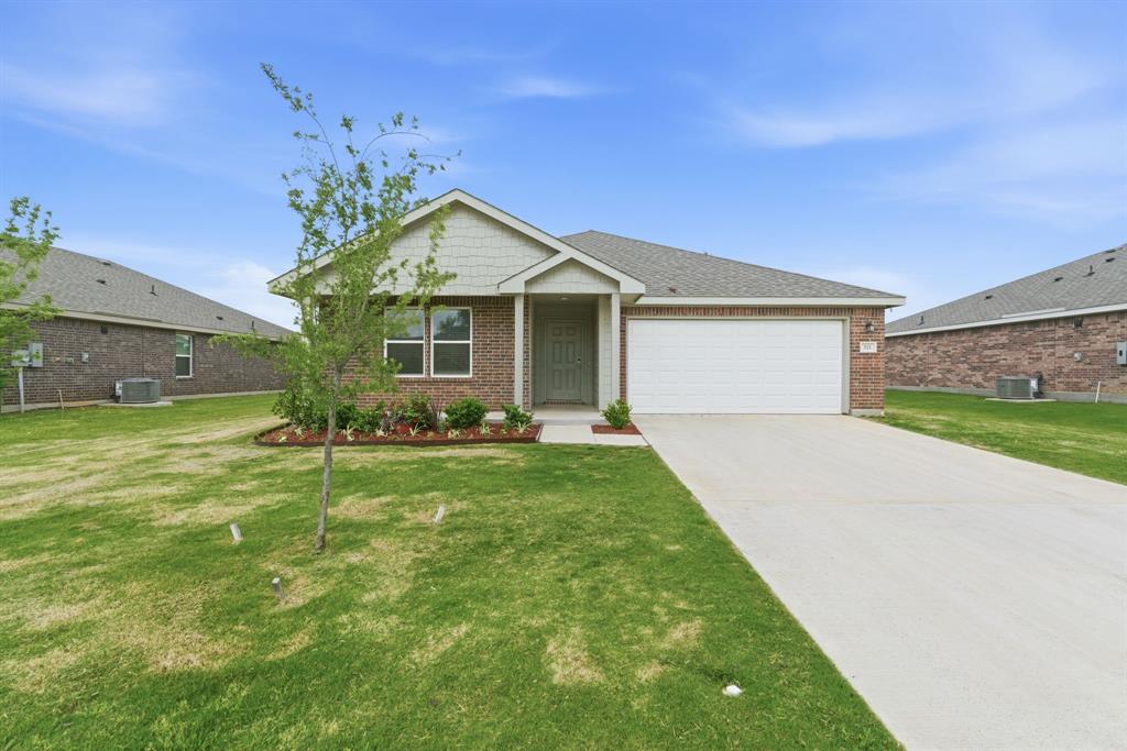 521 Jameson Springtown, TX 76082 - Photo 4 of 40