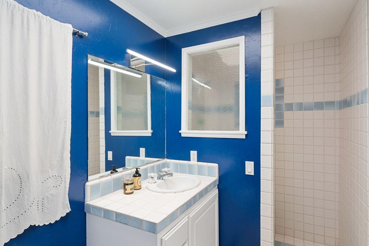 412 Lemon Grove Lane Montecito, CA 93108 - Photo 13 of 27 LemonGrove412.PrimaryBath1