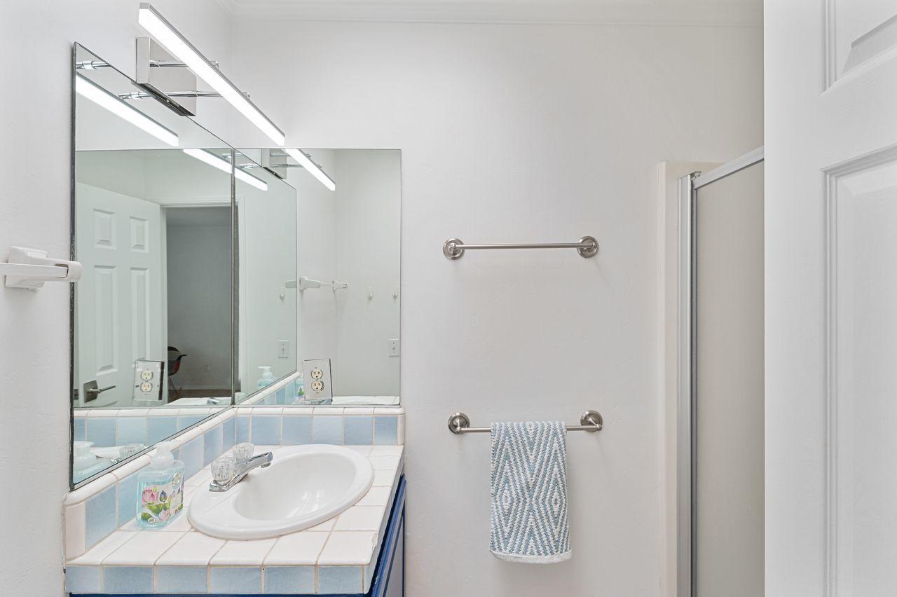 412 Lemon Grove Lane Montecito, CA 93108 - Photo 21 of 27 LemonGrove412.UpperLevelGuestBath