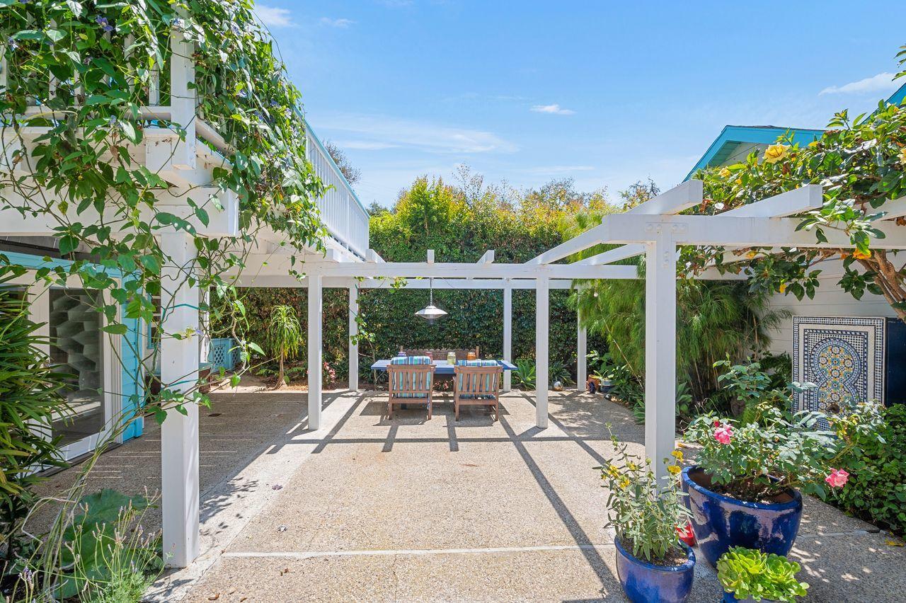412 Lemon Grove Lane Montecito, CA 93108 - Photo 24 of 27 LemonGrove412.EntertainmentTerrace1