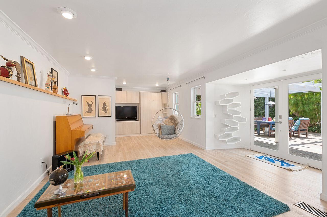 412 Lemon Grove Lane Montecito, CA 93108 - Photo 8 of 27 LemonGrove412.LivingRoom5