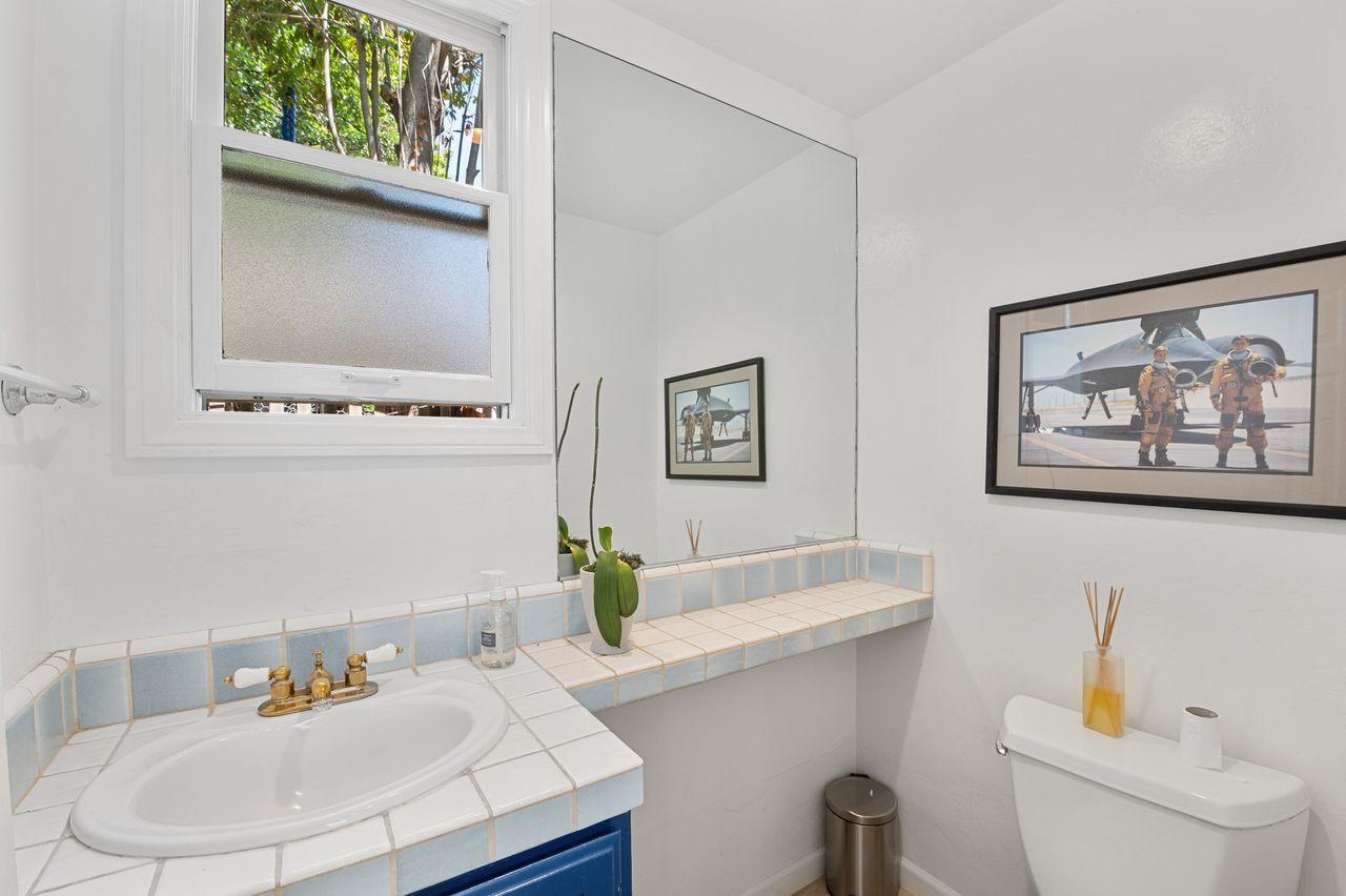 412 Lemon Grove Lane Montecito, CA 93108 - Photo 10 of 27 LemonGrove412.PowderRoom