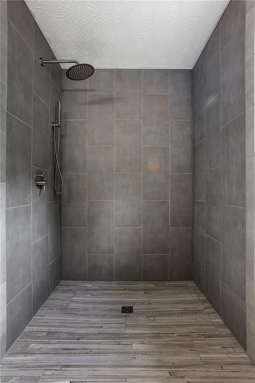 4378 Ridge Court Loganville, GA 30052 - Photo 27 of 47 a bathroom with a shower