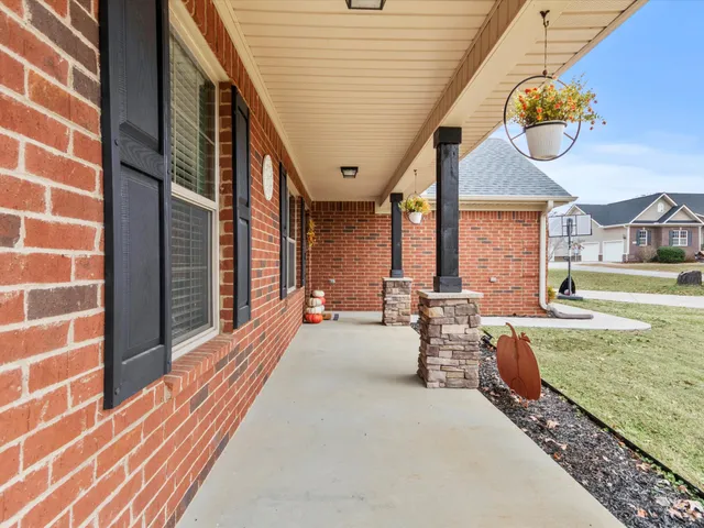 $370,000 | 9 Villa Circle, Fayetteville, TN 37334