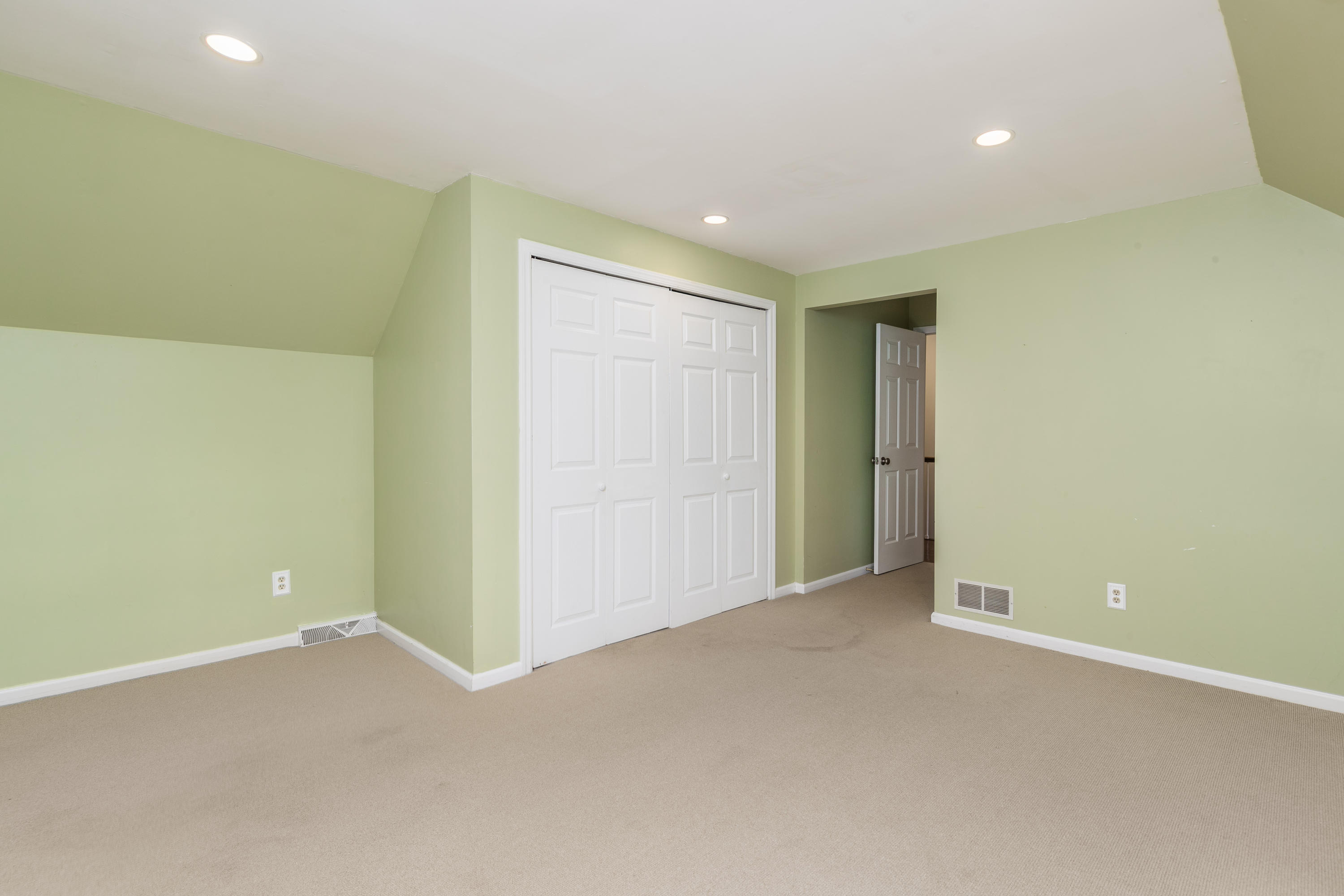 21 Barringer Road Darien, CT 06820 - Photo 25 of 34 a view of an empty room