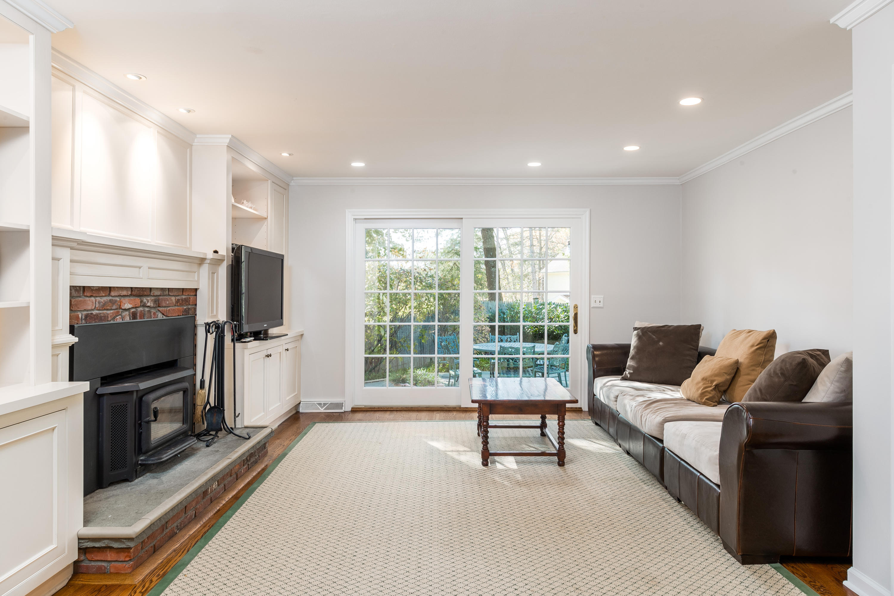 21 Barringer Road Darien, CT 06820 - Photo 10 of 34 a living room with furniture tv and a fireplace
