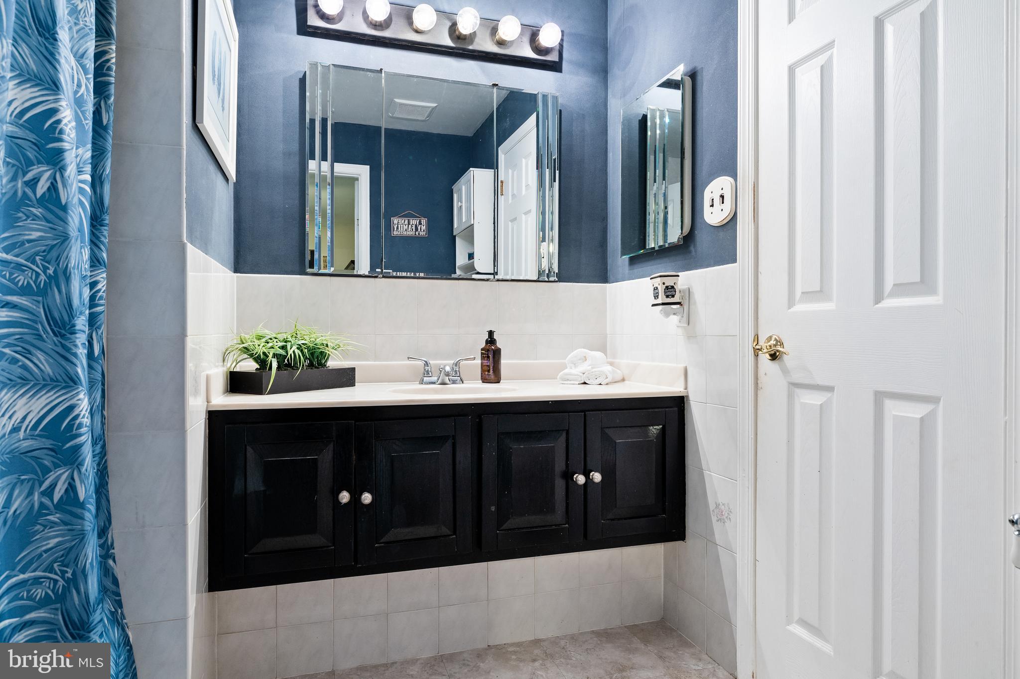 217 Farmington Road Delran, NJ 08075 - Photo 22 of 28 Bathroom