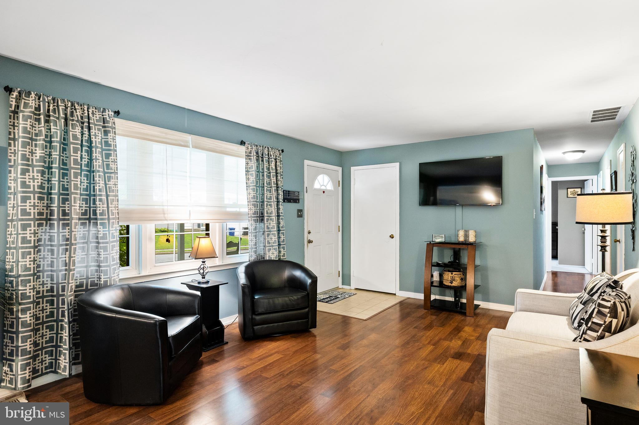 217 Farmington Road Delran, NJ 08075 - Photo 4 of 28 Living Room