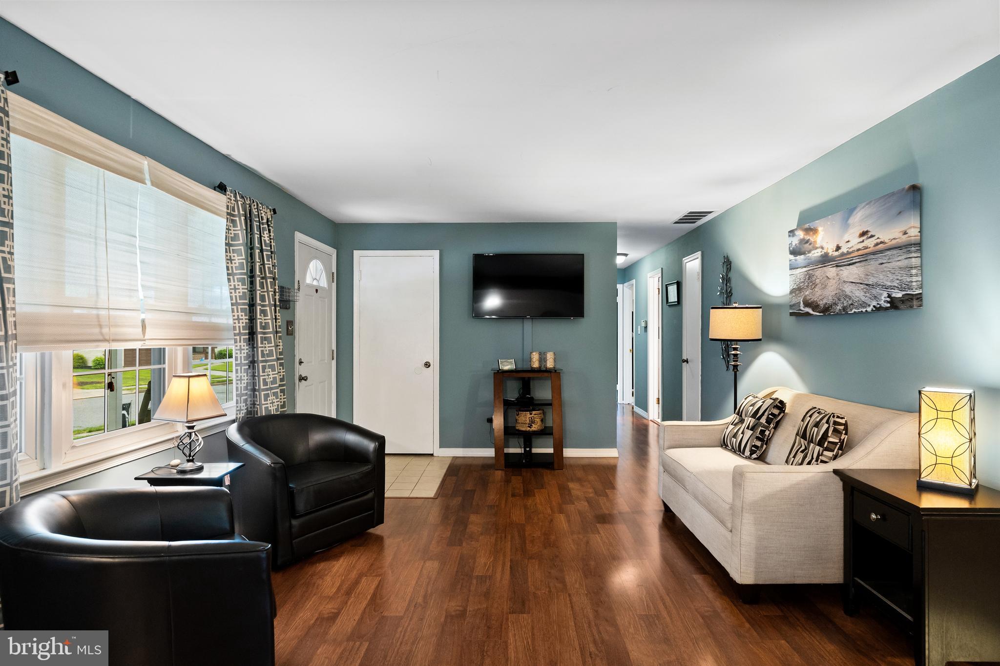 217 Farmington Road Delran, NJ 08075 - Photo 6 of 28 Living Room
