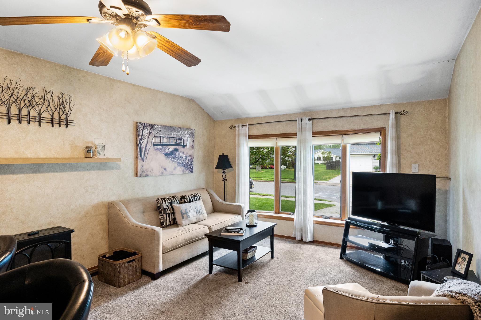 217 Farmington Road Delran, NJ 08075 - Photo 8 of 28 Family Room