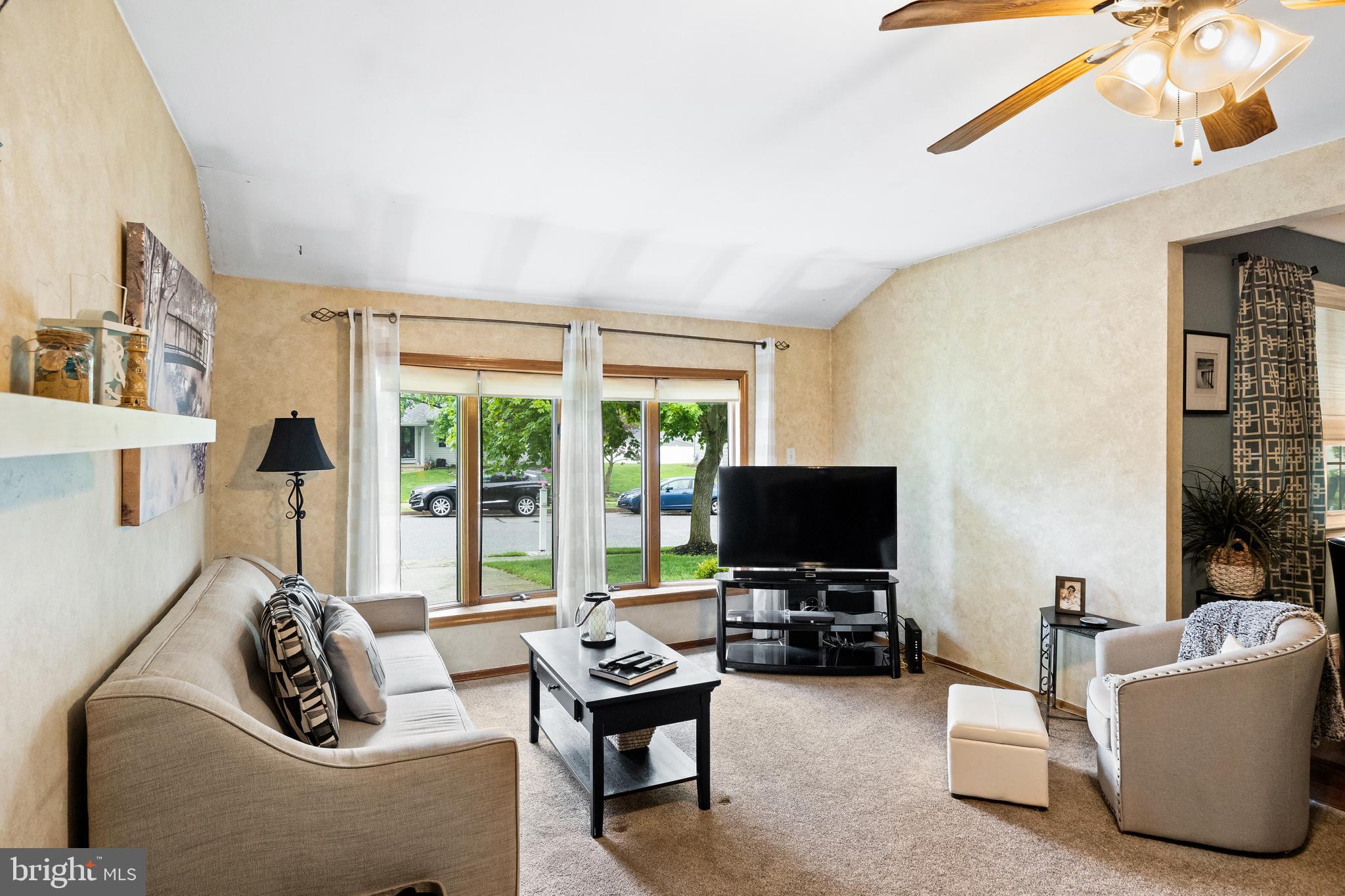 217 Farmington Road Delran, NJ 08075 - Photo 10 of 28 Family Room