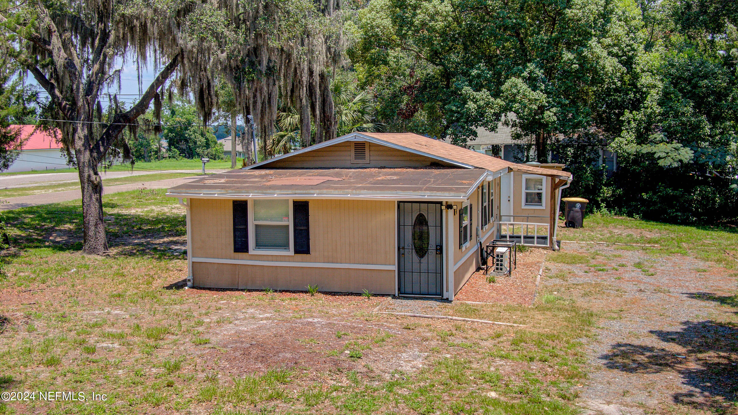 9249 Ridge Boulevard Jacksonville, FL 32208 - Photo 8 of 43 20240713-9249_Ridge_Blvd-37