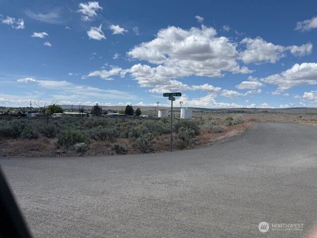 4 Division .4 Road Northeast Soap Lake, WA 98851 - Photo 3 of 10