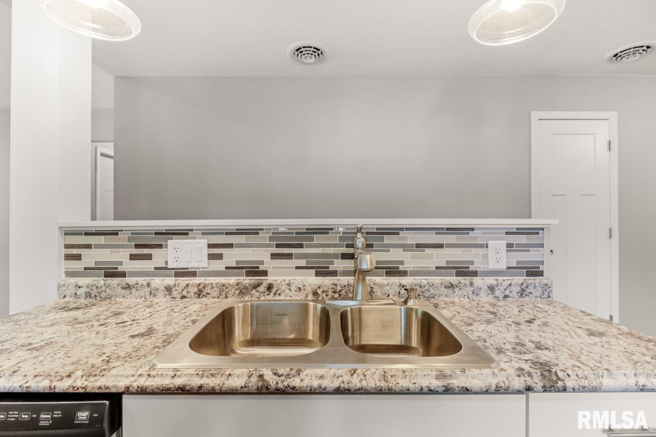 103 Algonquin Road Marquette Heights, IL 61554 - Photo 18 of 36 Gallery Image 18