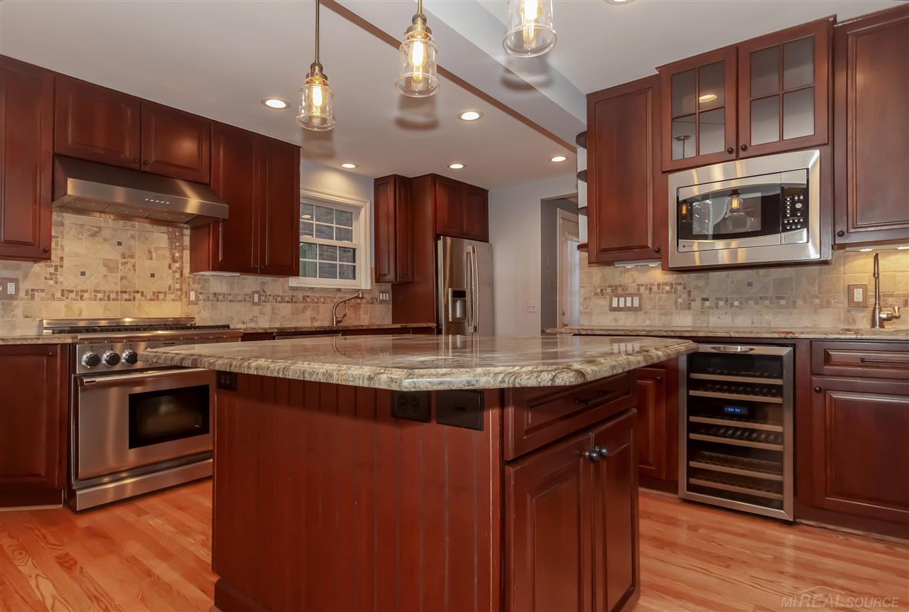 820 Lincoln Road Grosse Pointe, MI 48230 - Photo 11 of 49 50060180-10.JPG