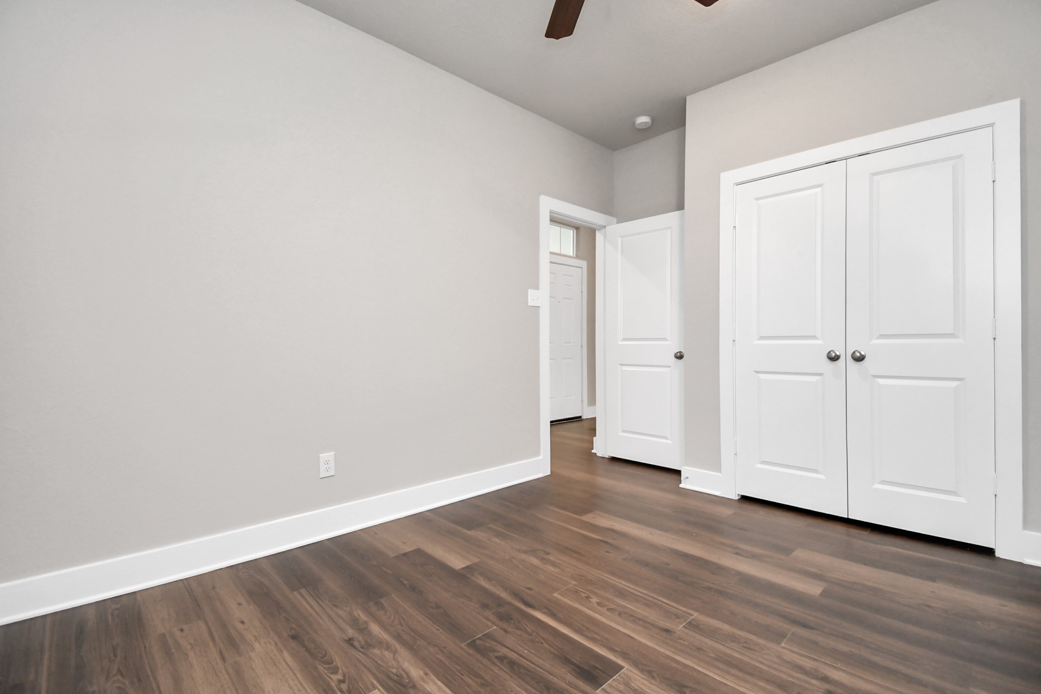1234 Scarlet Crk Drive Rosharon, TX 77583 - Photo 12 of 21 Another secondary bedroom with large closet.