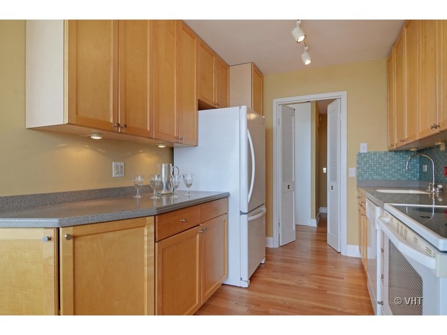 5445 North Sheridan Road, Unit 3801 Chicago, IL 60640 - Photo 7 of 16