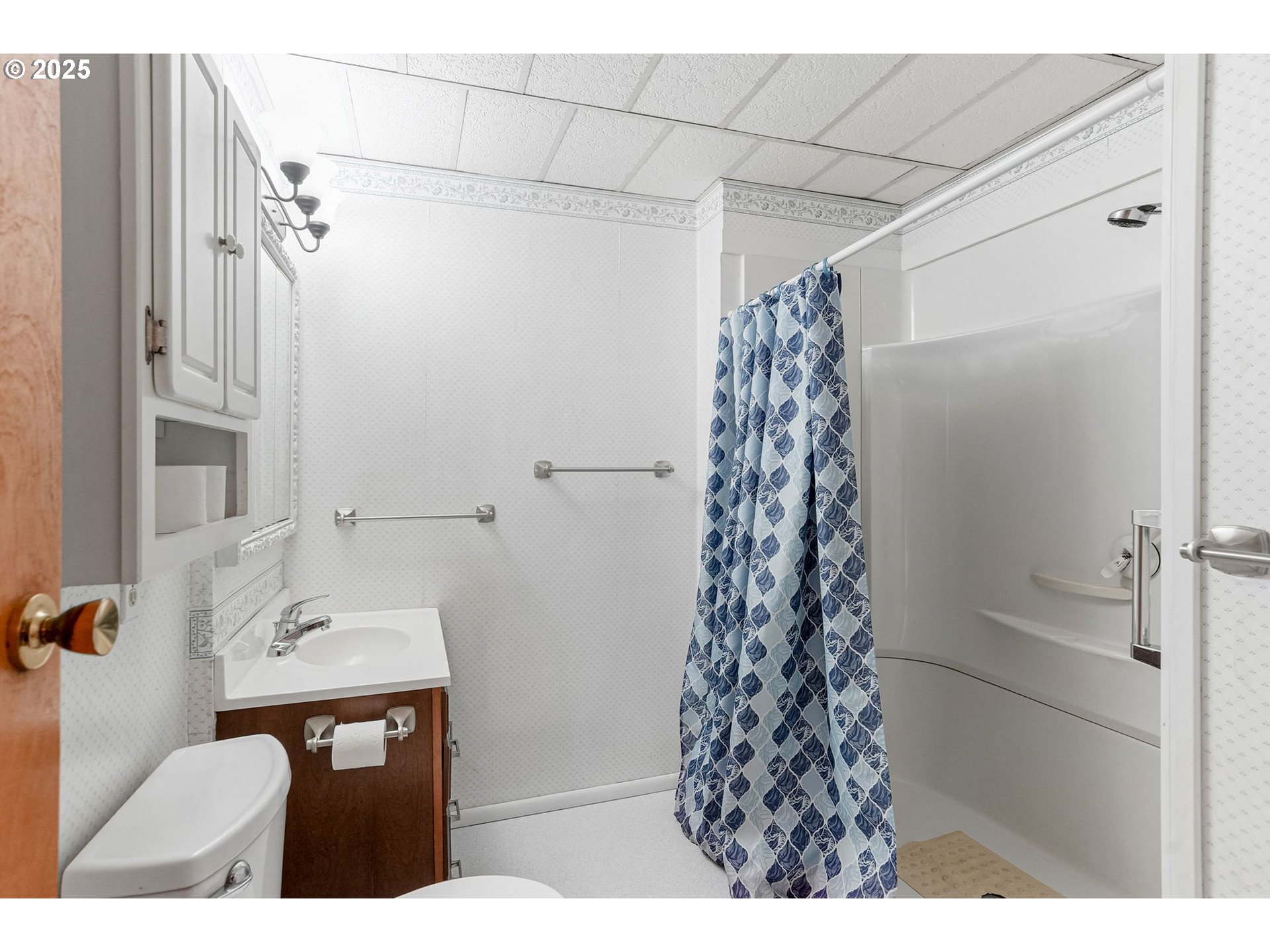 3744 Ridgeway Drive Southeast Turner, OR 97392 - Photo 17 of 48 Bathroom