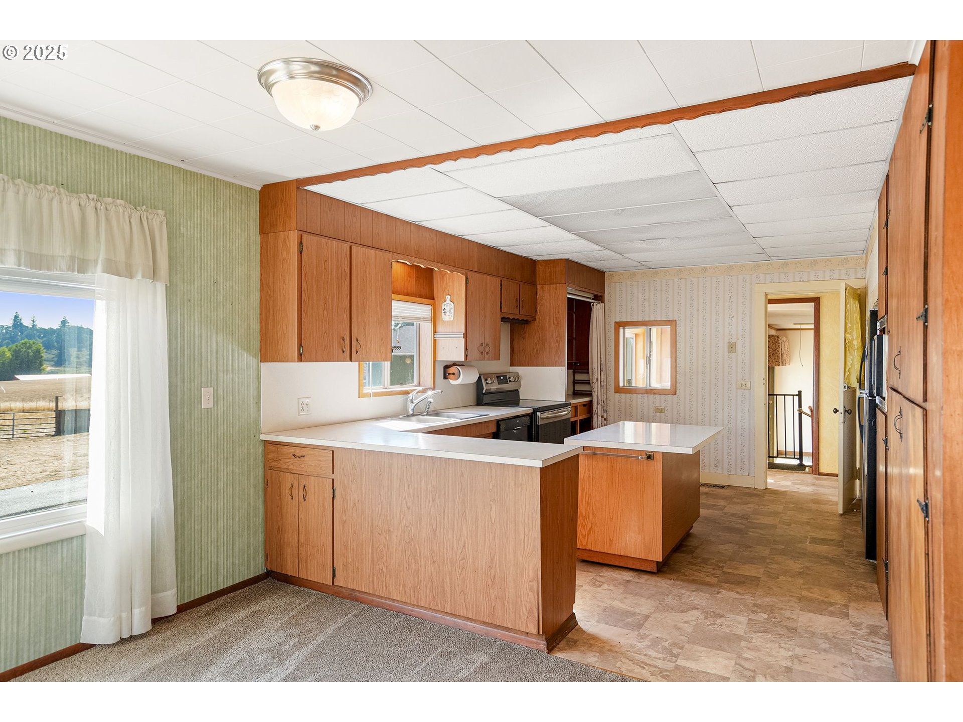 3744 Ridgeway Drive Southeast Turner, OR 97392 - Photo 9 of 48 Kitchen