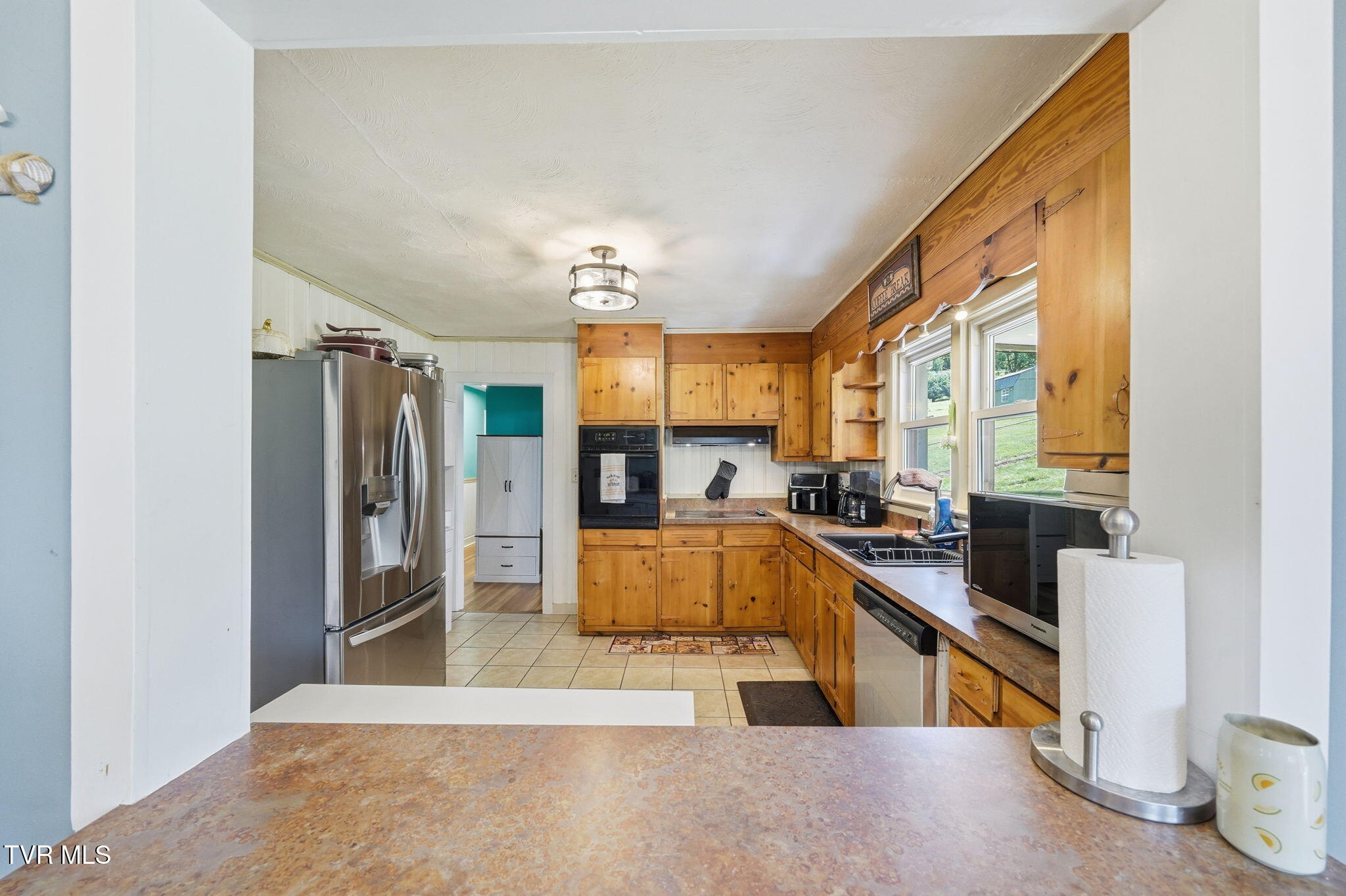 401 Seminole Road Bristol, VA 24201 - Photo 8 of 24 29-web-or-mls-009_JH 20260714-021