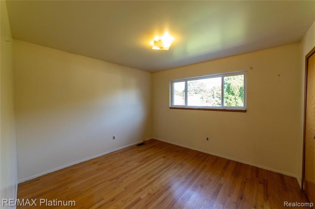 14127 Martin Road Warren, MI 48088 - Photo 13 of 34