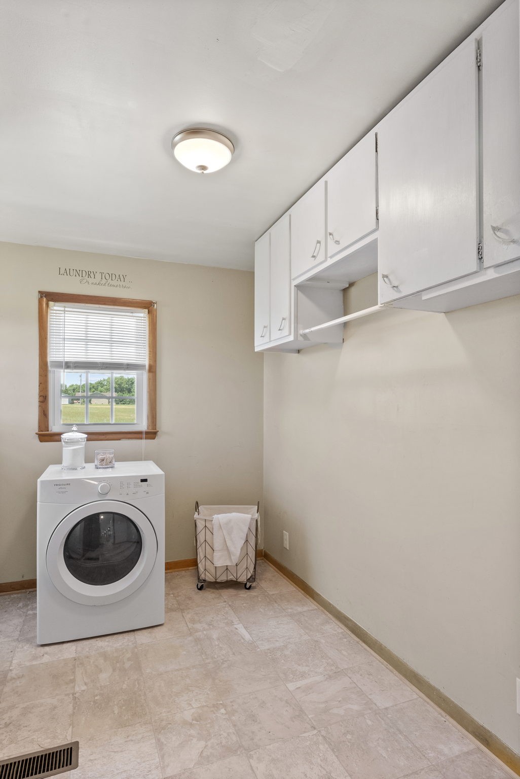 3612 South Hyde Road Springfield, TN 37172 - Photo 10 of 19 a utility room with dryer and washer
