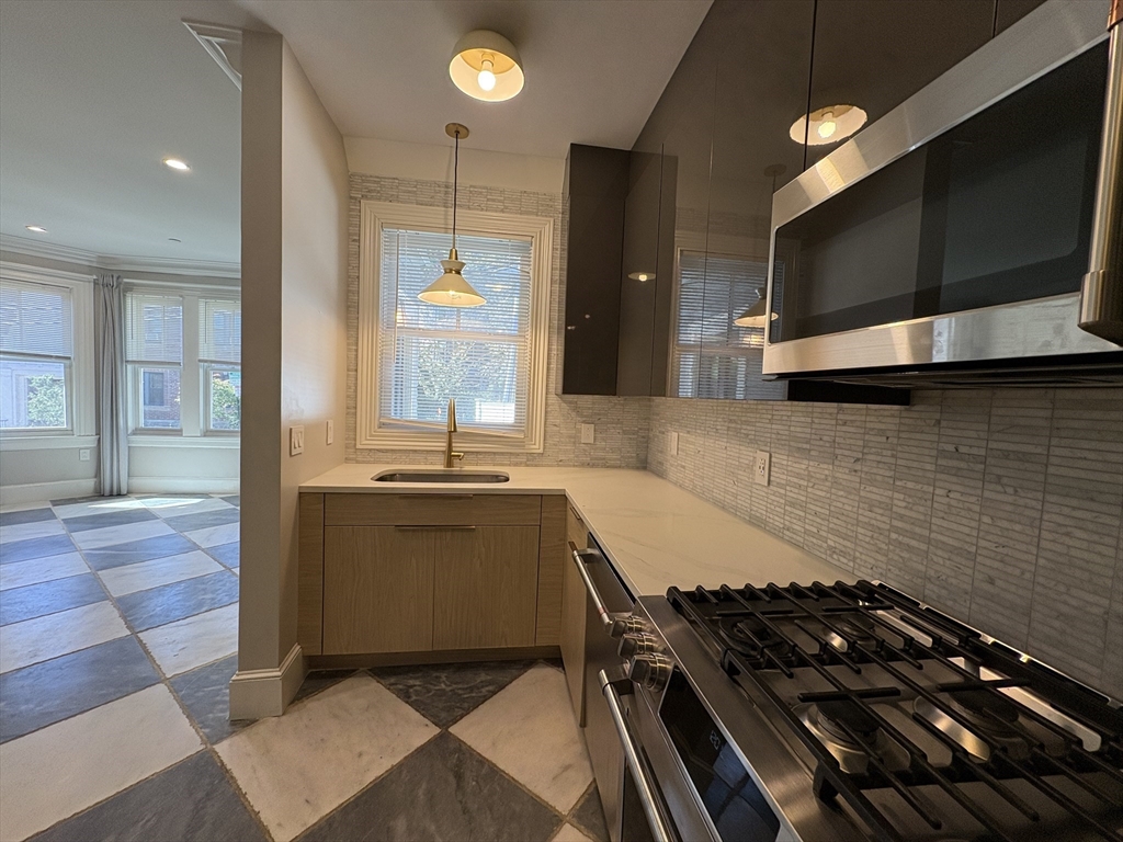 15 Lanark Road, Unit G Brookline, MA 02445 - Photo 3 of 30 a kitchen with a stove and a microwave