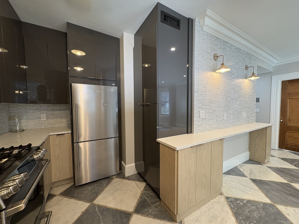 15 Lanark Road, Unit G Brookline, MA 02445 - Photo 5 of 30 a kitchen with a refrigerator and a stove