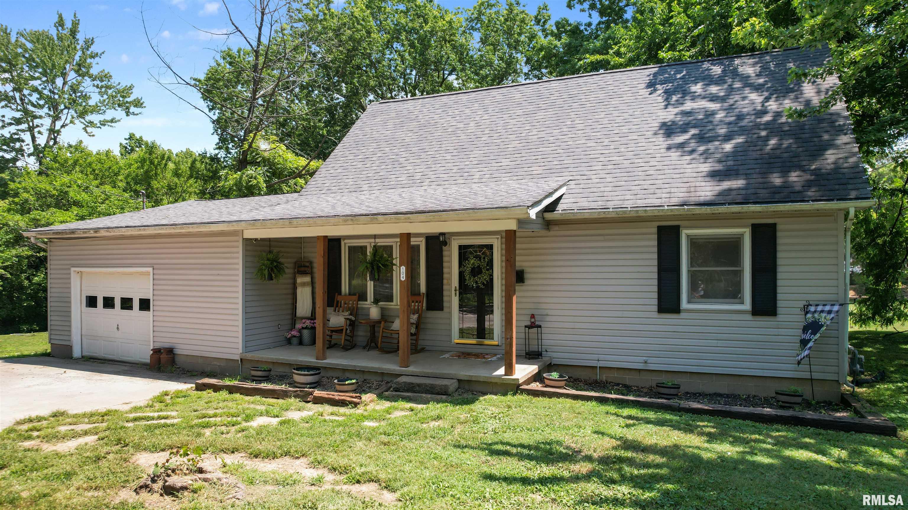 104 North Jackson Street Carterville, IL 62918 - Photo 2 of 26