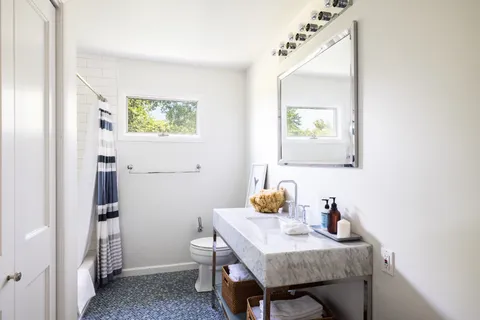 $2,550,000 | 86 East Lake Drive, Montauk, NY 11954