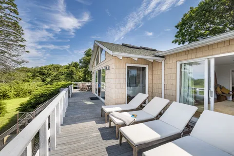 $2,550,000 | 86 East Lake Drive, Montauk, NY 11954