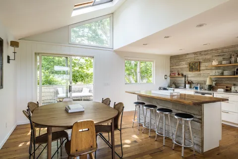 $2,550,000 | 86 East Lake Drive, Montauk, NY 11954