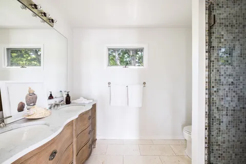 $2,550,000 | 86 East Lake Drive, Montauk, NY 11954