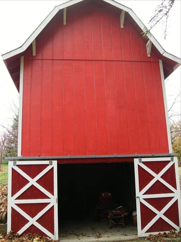 10825 Silver Lake Road South Lyon, MI 48178 - Photo 17 of 20 Pole Barn 2