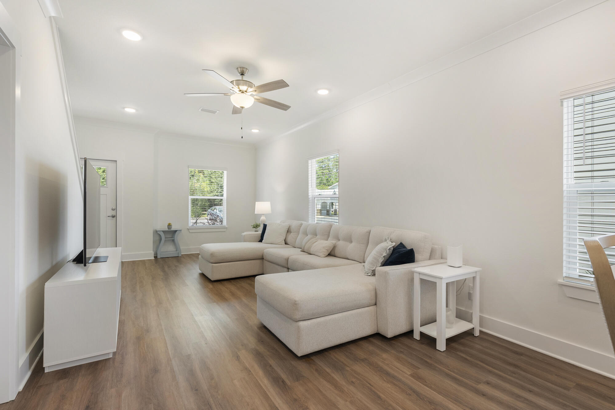 36 Date Palm Lane Freeport, FL 32439 - Photo 5 of 26 a living room with furniture and a window